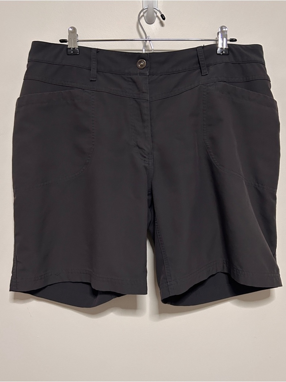 MEC Mountain Equipment CO-OP Women’s Size 16 Outdoor Shorts 8”Charcoal Hike Camp